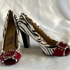 🐒Like NEW Naughty Monkey Animal Thunder Peep Toe Pump Women’s size 8.5🐒